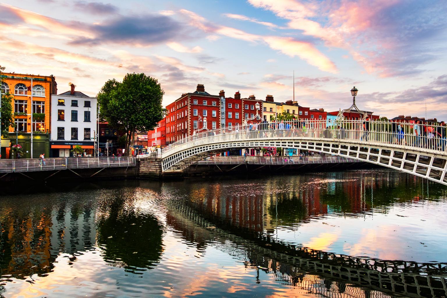 Recuni City Pictures 1642375155_Dublin_Ha_Penny_Bridge