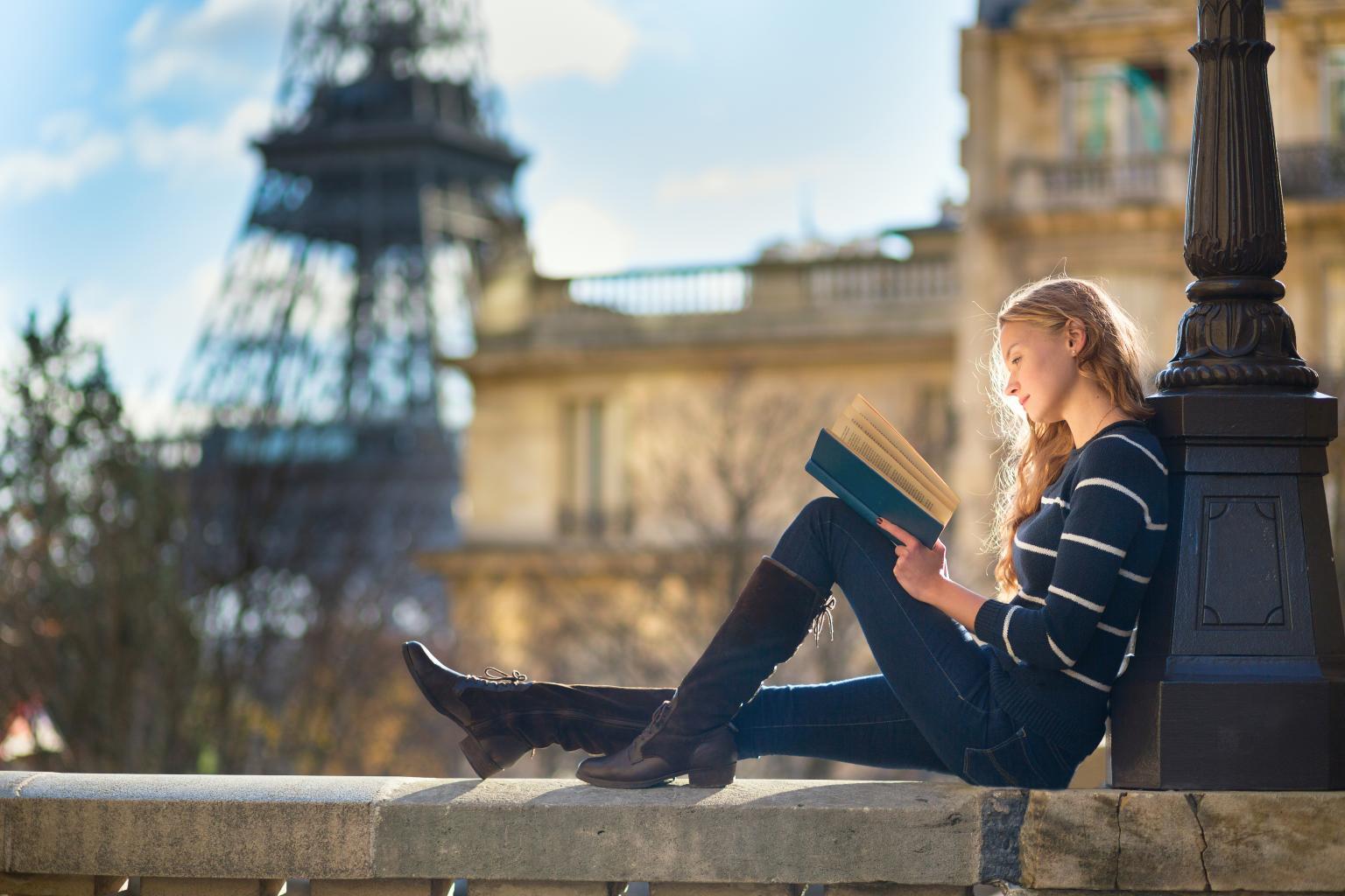 Recuni City Pictures 1736255638_Student_in_Paris