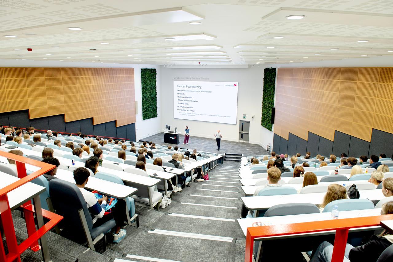 Recuni Uni Pictures Business_School-1