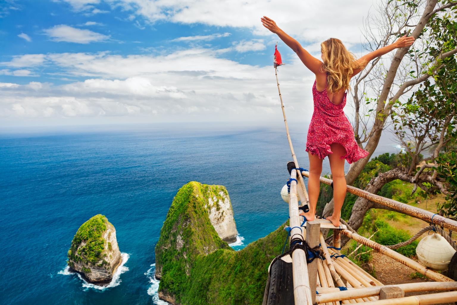 Recuni Uni Pictures Girl_on_Cliff_Bali_small.jpg