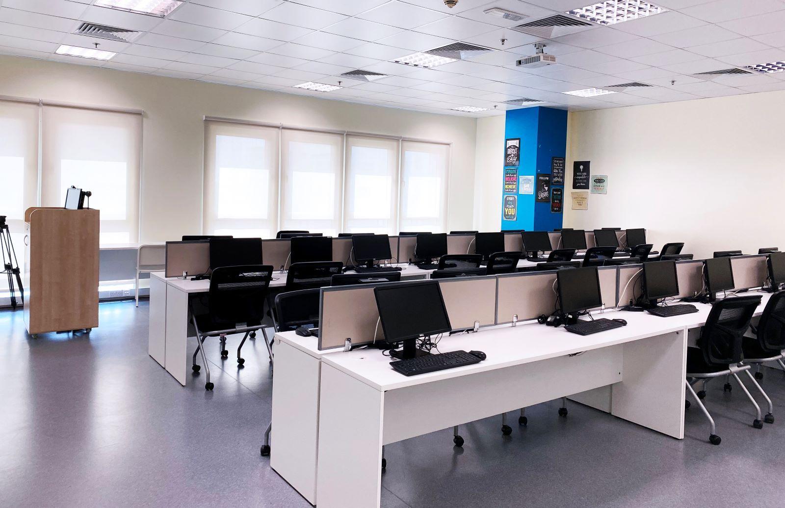 Recuni Uni Pictures IT-Lab-1.jpg.optimal