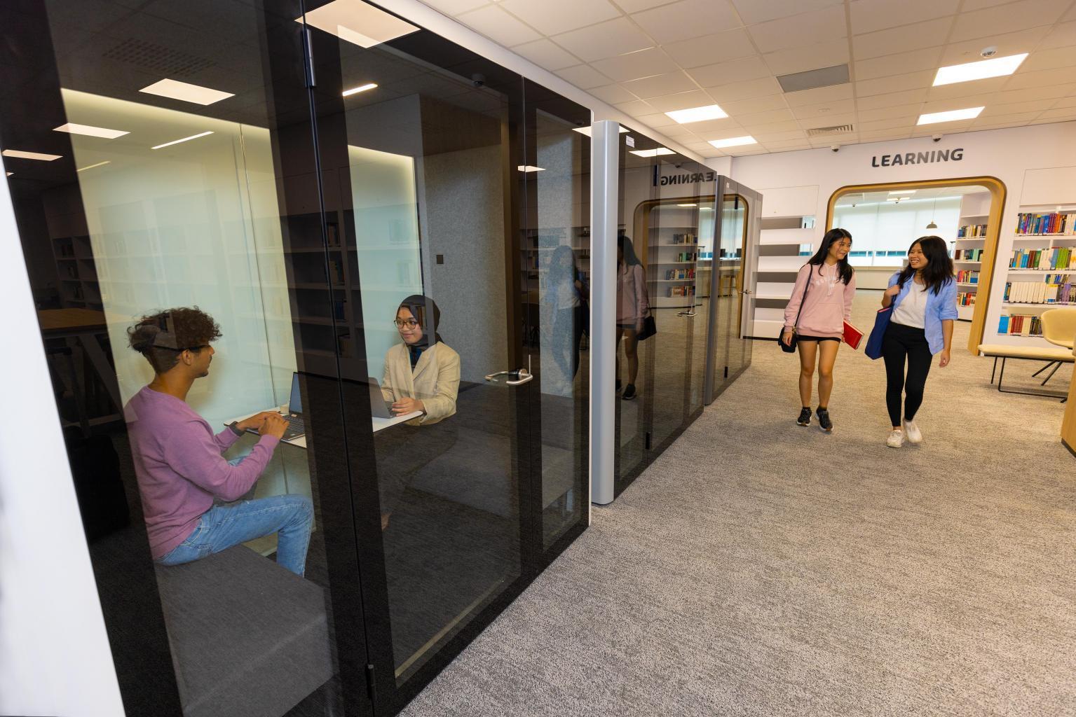 Recuni Uni Pictures Library_meeting_booth.jpg