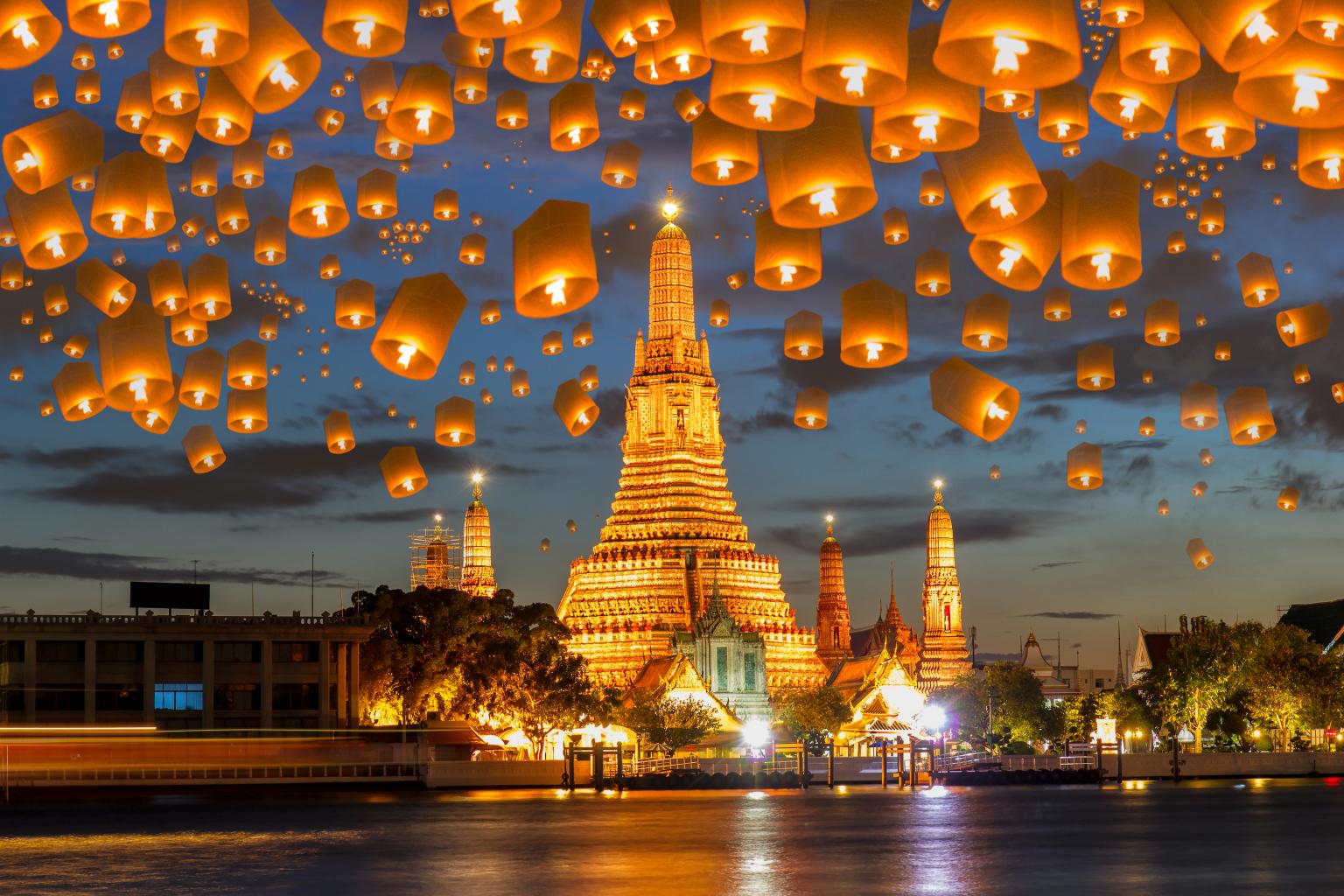 Recuni Uni Pictures Water_Lanterns_Thailand_small.jpg