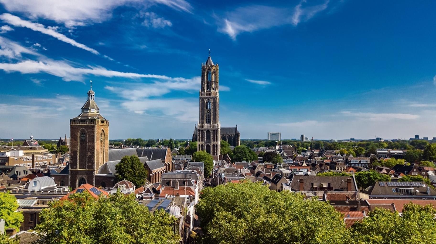 Recuni City Pictures shutterstock_2540169737_small